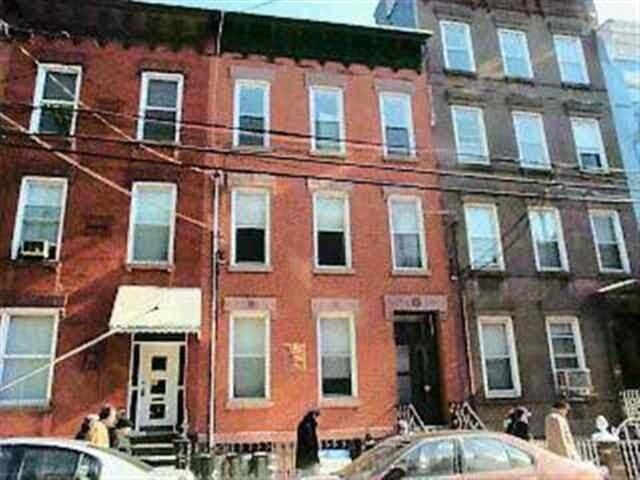 Primary Photo - 1031 Park Ave