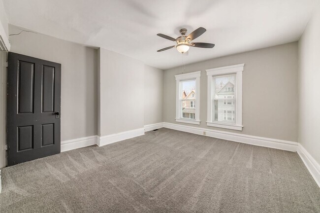 Foto del edificio - Beautiful 2-bed Townhome located in Olde T...