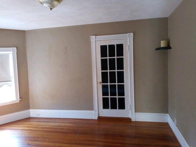 Living Room - 92 Sheridan Ave