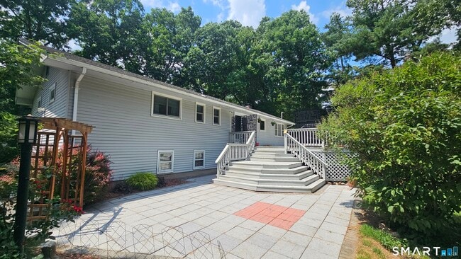 Building Photo - 878 Manchester Rd