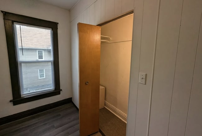 Building Photo - ?? Affordable 1BR/1BA Apartment – Pet Friendly with Shared Yard