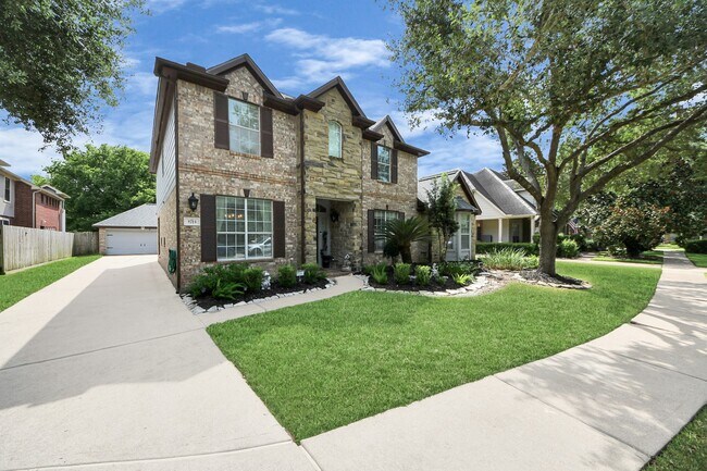 Foto del edificio - 3715 Hawkins Ct