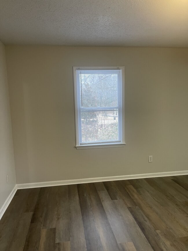 Building Photo - 912 Gregory St