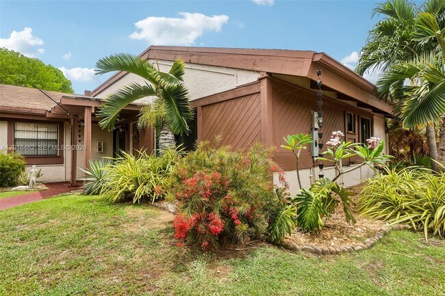 Foto del edificio - 2731 Parkview Dr S