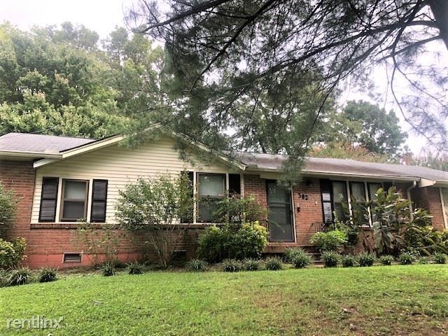 Primary Photo - 3 br, 1.5 bath House - 302 Lynn Dr
