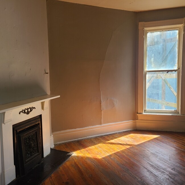 Building Photo - 1157 E Broadway