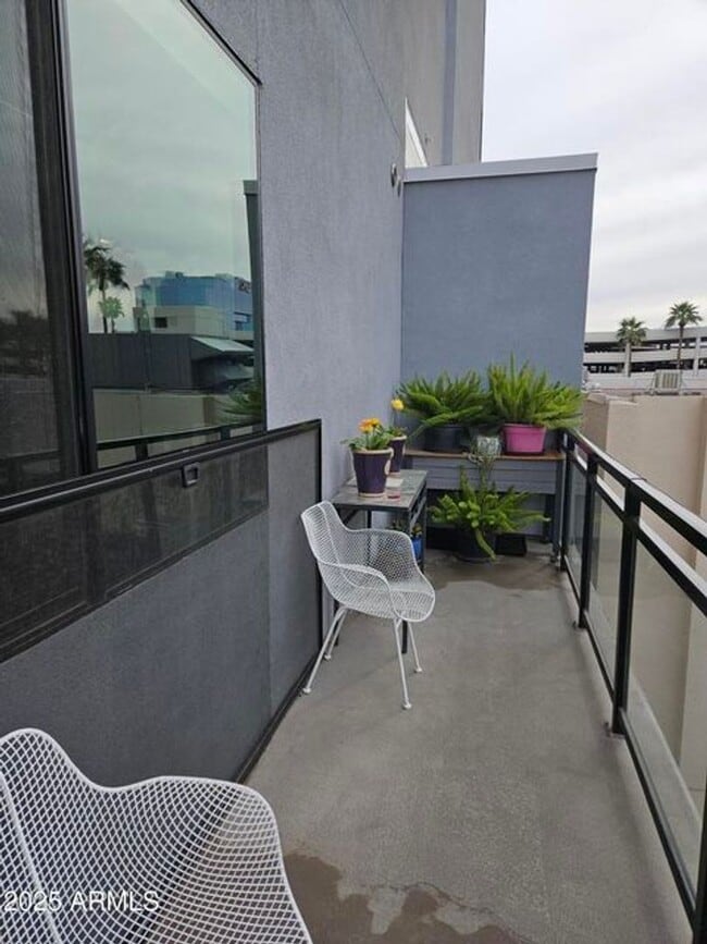 Foto del edificio - Resort Living in Midtown!!  Pool, Dog walk...
