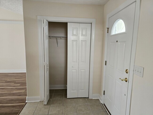 Building Photo - Beautiful 3 bedroom, 2 bath duplex with two car garage. - NO PETS