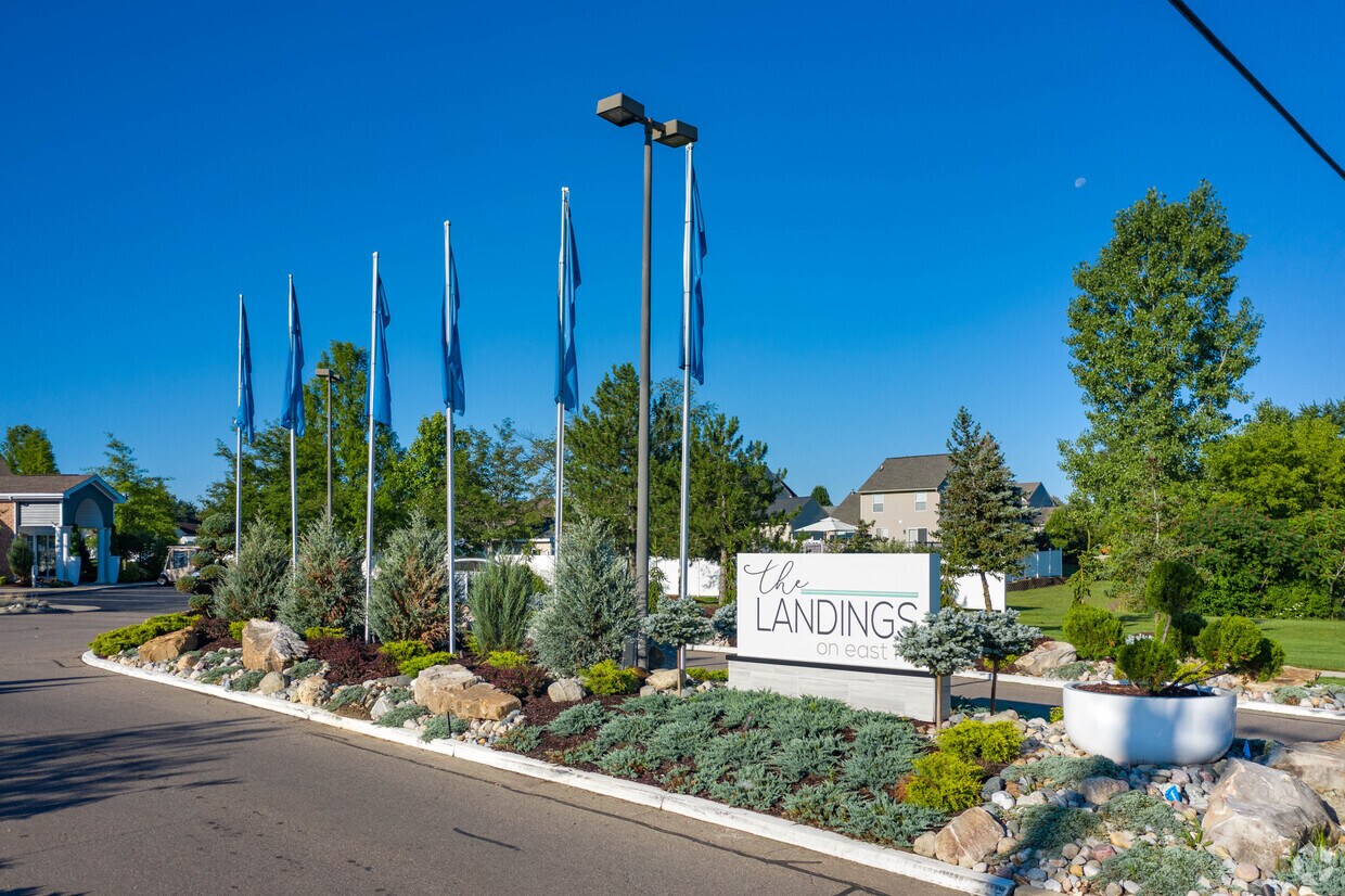 The Landings on East Hill 4250 E Hill Rd Grand Blanc, MI