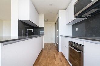 Building Photo - 150 The Donway W