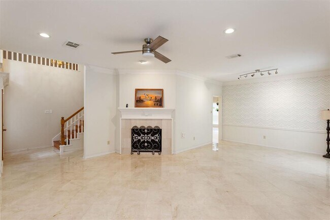 Building Photo - 7719 Club Lake Dr
