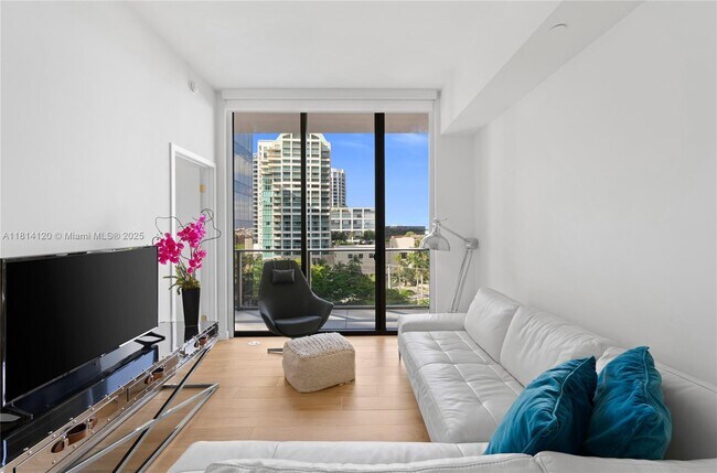 Foto del edificio - 2678 Tigertail Ave