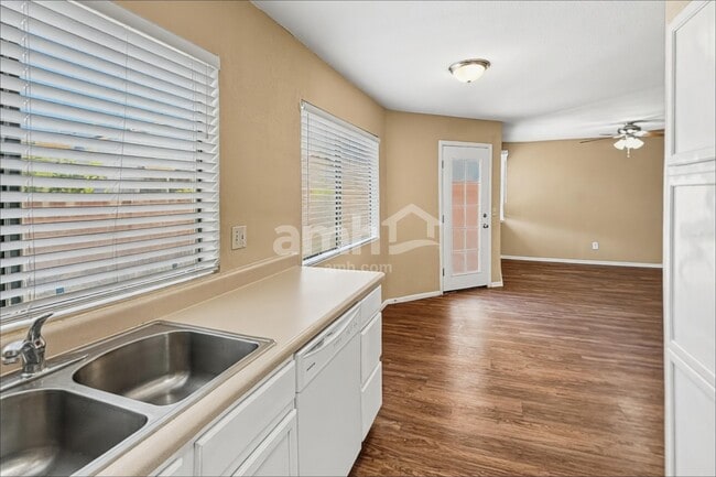Building Photo - 9957 E Paseo San Ardo