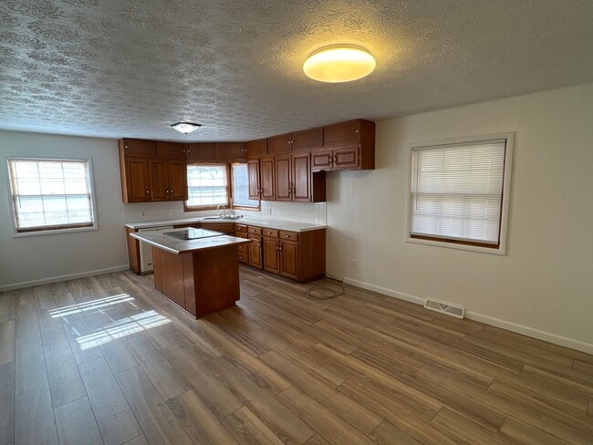 Building Photo - Brick home! 3 Bedrooms! 2 Baths! 2 Car Garage! $1195