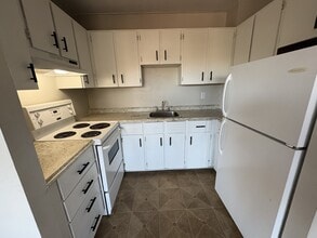 Building Photo - 411 Ellerdale St