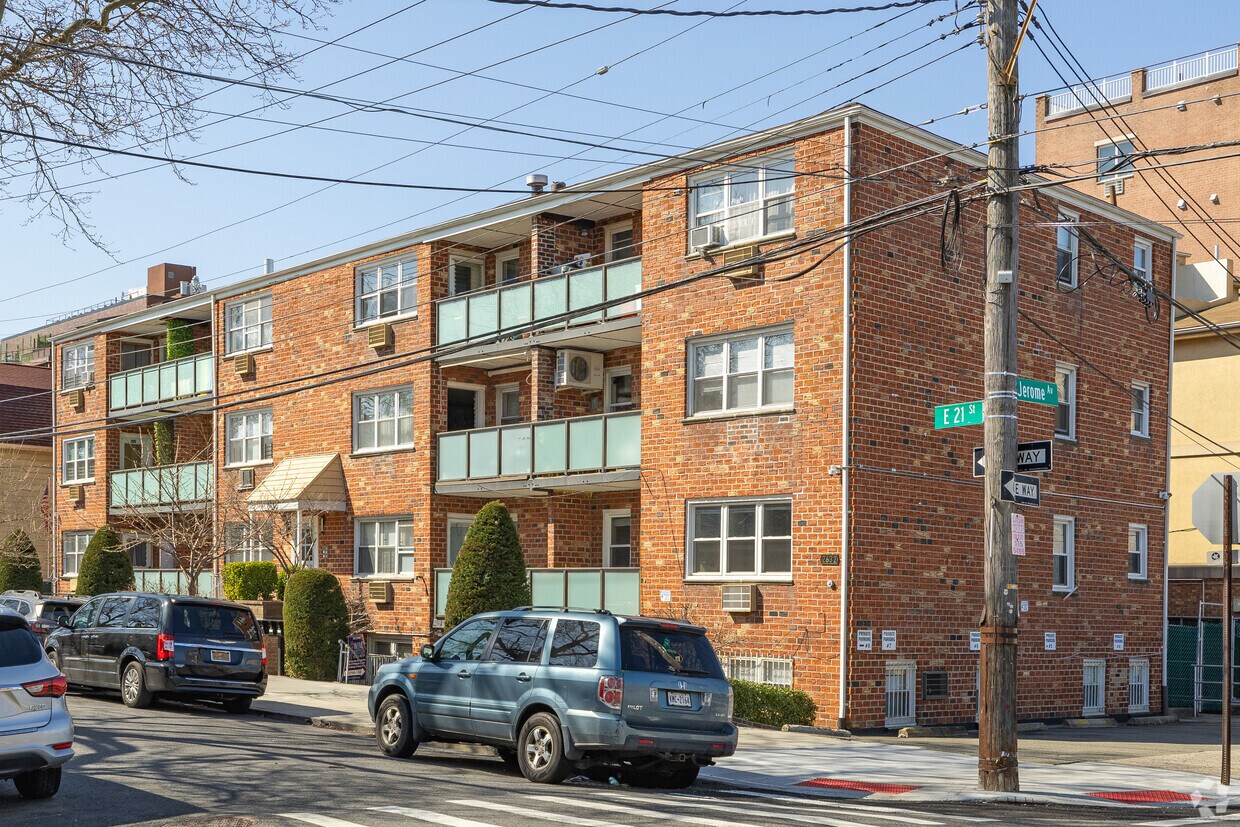 Primary Photo - 2632 E 21st St