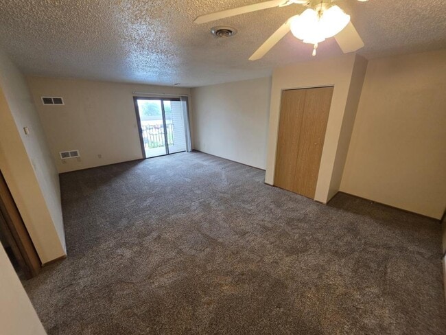 Building Photo - 1727 N Grandview Ln