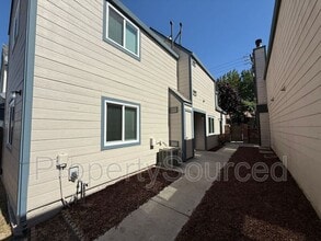 Building Photo - 424 Golf Cir E