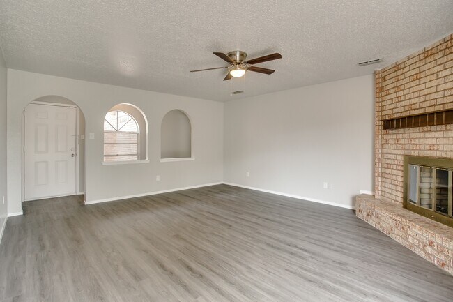 Foto del edificio - Nicely updated 2/1/1 in Frenship