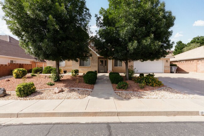 Building Photo - 3 Bedroom 2 Bathroom Home in Foothills At ...