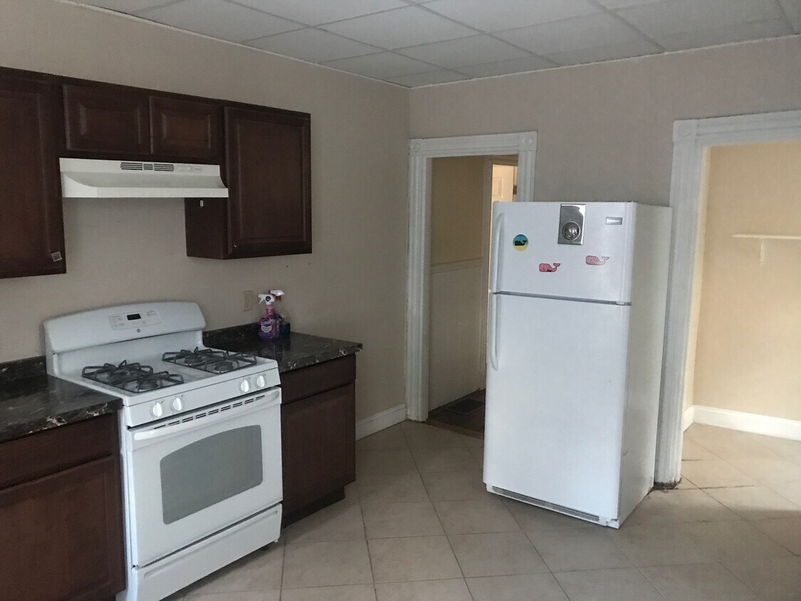 Primary Photo - 194 H St