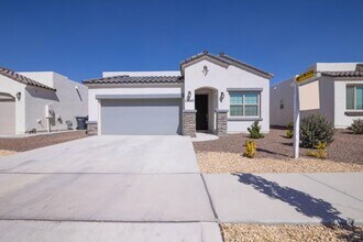 Building Photo - 13645 Samlesbury Ave