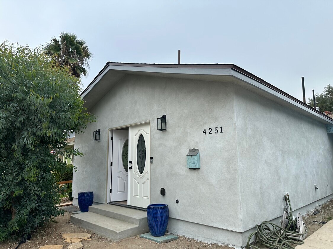 Primary Photo - 4251 Governor Dr