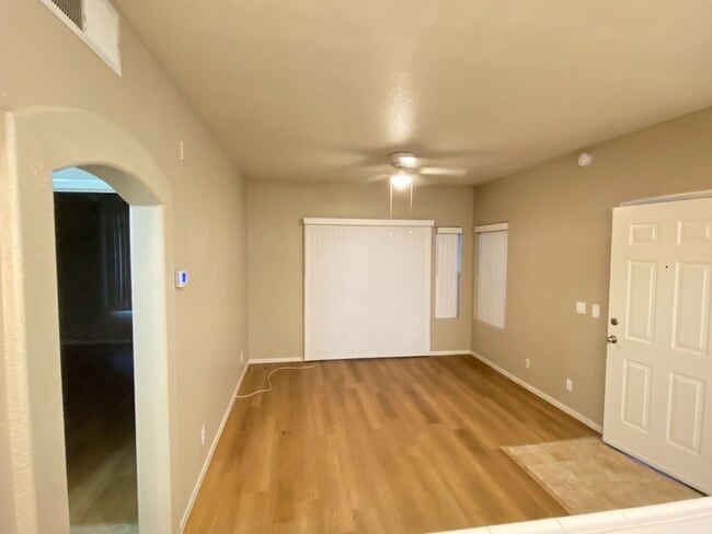 Foto del edificio - BEAUTIFUL 1BEDROOM/ 1 BATHROOM CONDO IN GREEN VALLEY!