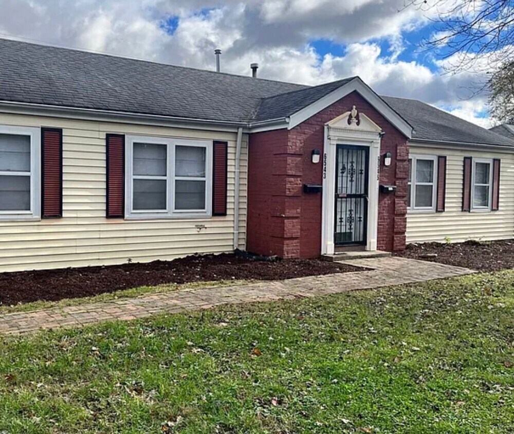 Foto principal - Beautifully updated 2 br duplex!