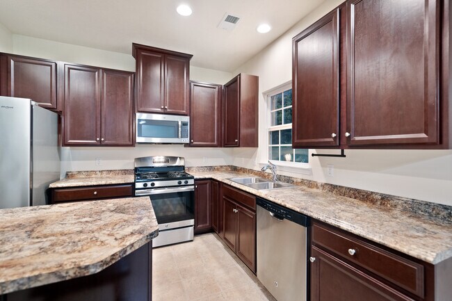 Foto del edificio - 8042 Hinsdale Ln