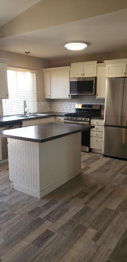 Foto del edificio - Recent Remodel, 3 Bedroom, 2 Bath Home - Available April 3rd