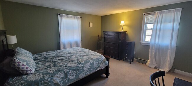 Building Photo - 5 Carriage Hill Ln