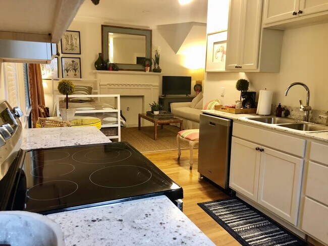 Foto del edificio - Available June 2026 – Furnished 1BR in Hundred Oaks | Utilities Included