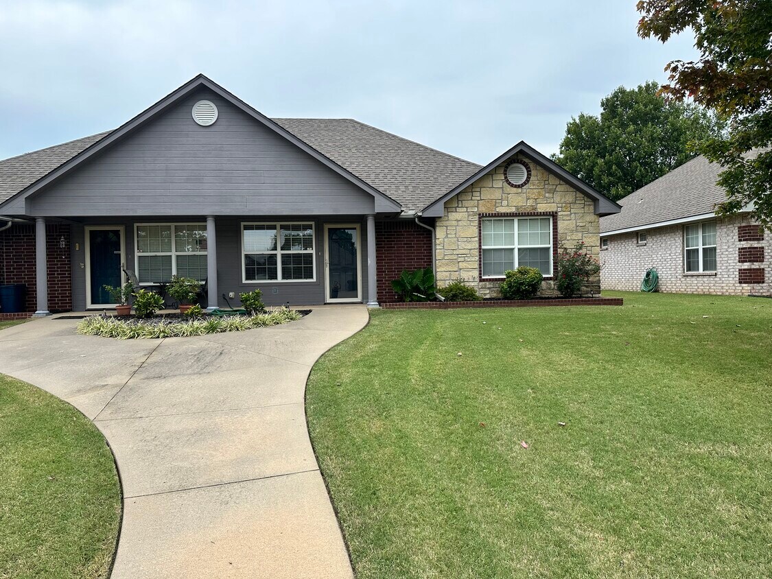 1211 Jeannie Ln Unit Ct, Muskogee, OK 74403 Condo for Rent in