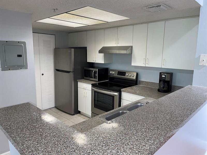 Foto principal - 5001 Wiles Rd