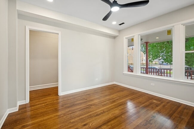 Foto del edificio - 3300 N Karlov Ave