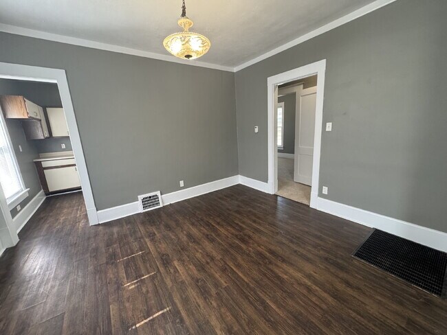 Building Photo - 405 S Park Ave