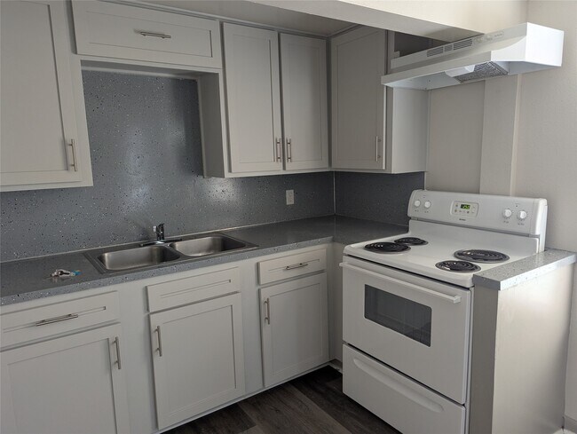 Building Photo - 1311 1/2 21st St