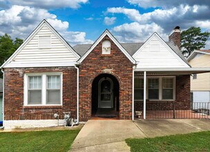 Building Photo - 1532 Graymont Ave W