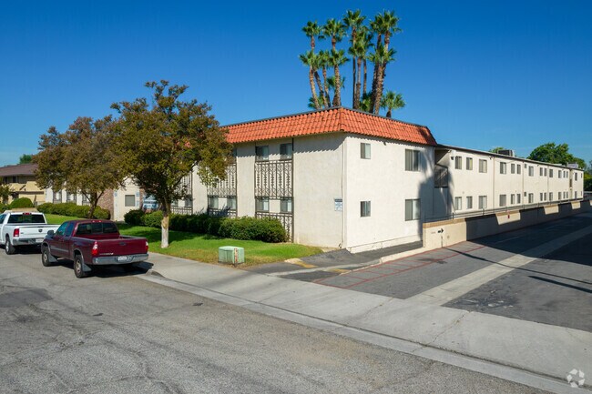 Building Photo - Casa Granada Apartments