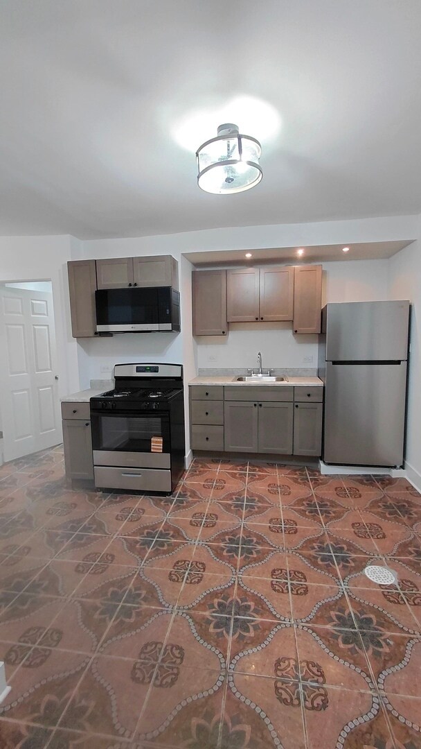 Foto del edificio - 1255 N Harding Ave