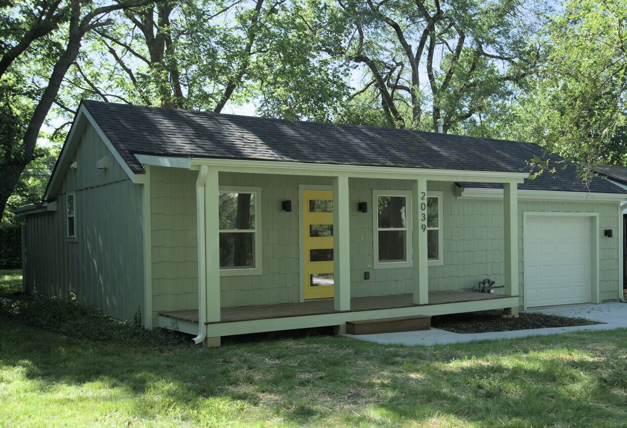 Foto principal - 2039 Rhode Island St