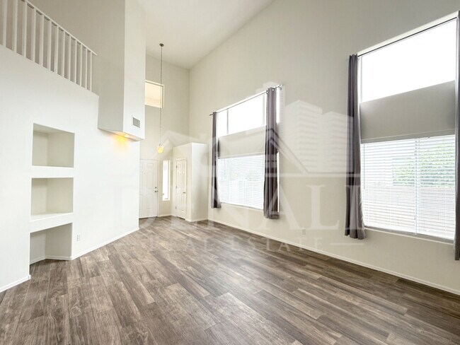 Foto del edificio - 1275 E Marcella Ln