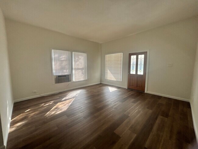 Foto del edificio - 5611 Tremont St