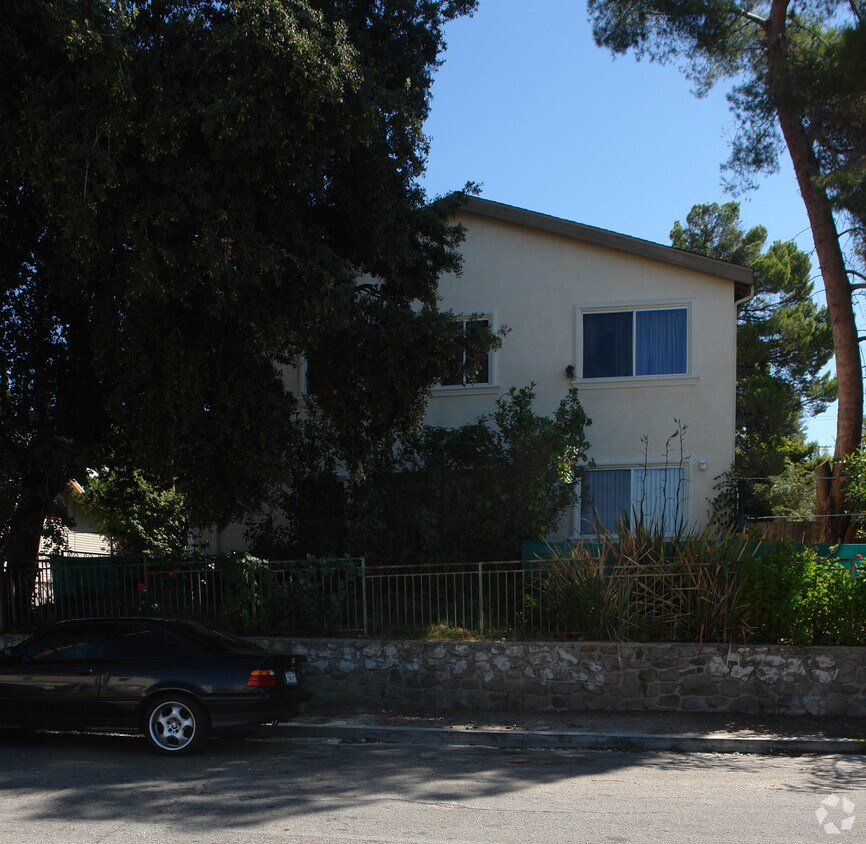 Building Photo - 10210 Hillhaven Ave