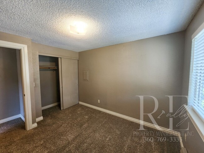 Building Photo - 1343-A Whitney Ave