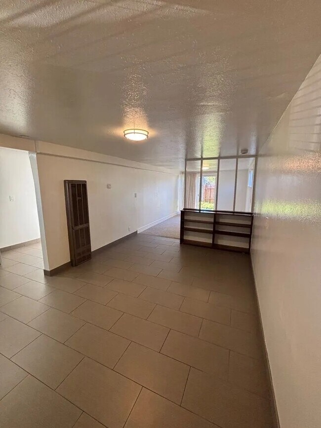 Comida - 731 Brigham Ave