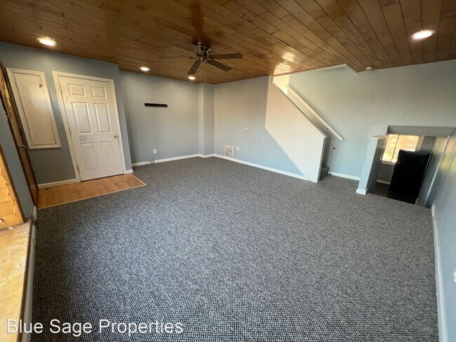 Building Photo - 3 br, 1.5 bath House - 1566 Summit St