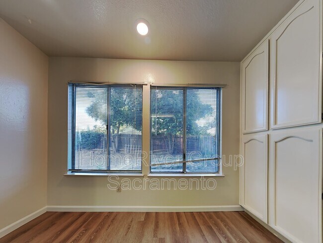 Foto del edificio - 3060 Mill Oak Way