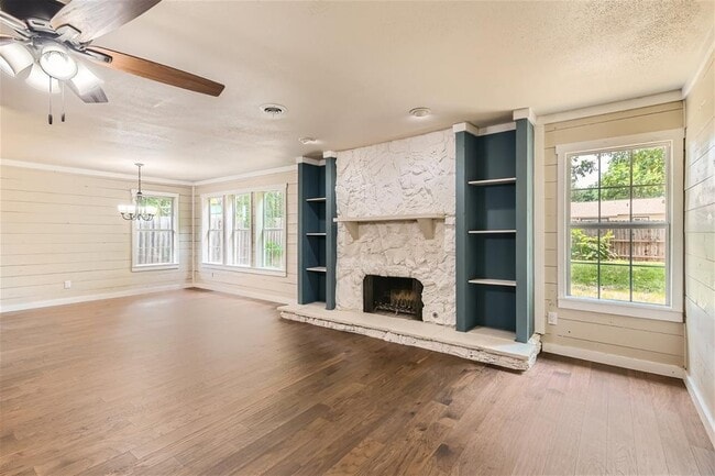 Foto del edificio - 8017 Briarwood Ln